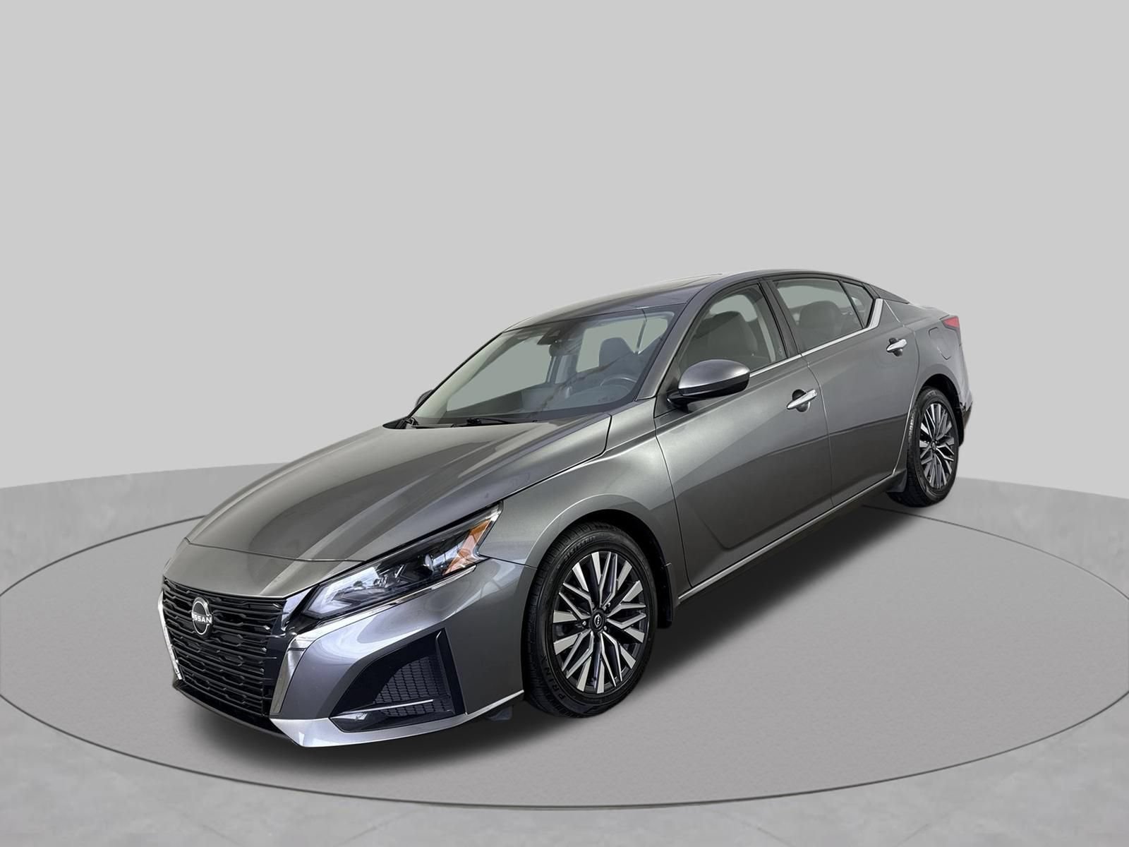Used 2023 Nissan Altima 2.5 SV w/ SV Premium Package FWD image 2