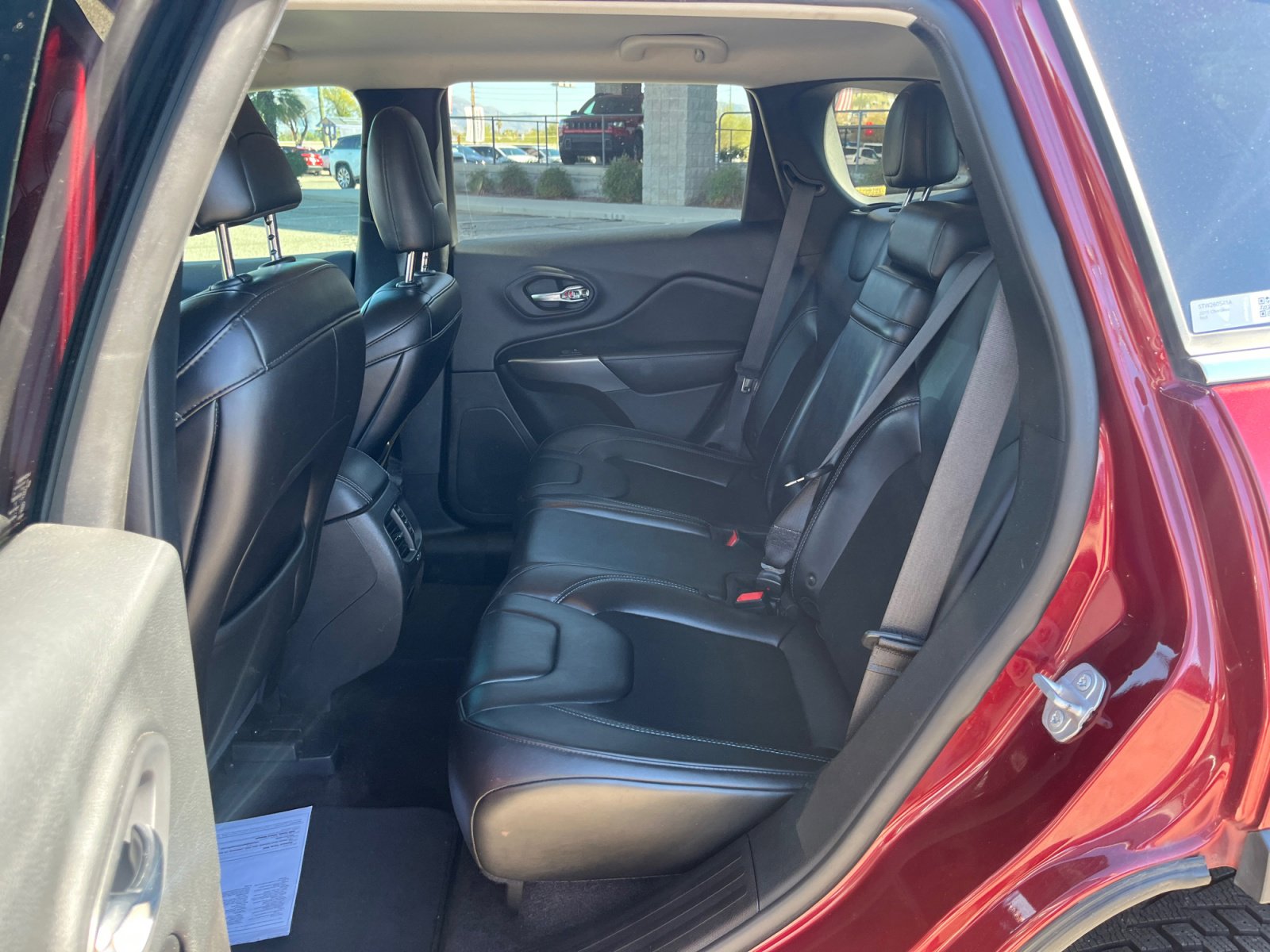 Used 2019 Jeep Cherokee Latitude Plus image 17