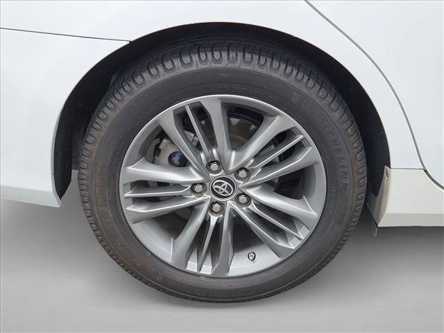 Used 2017 Toyota Camry SE w/ Moonroof Package FWD image 23