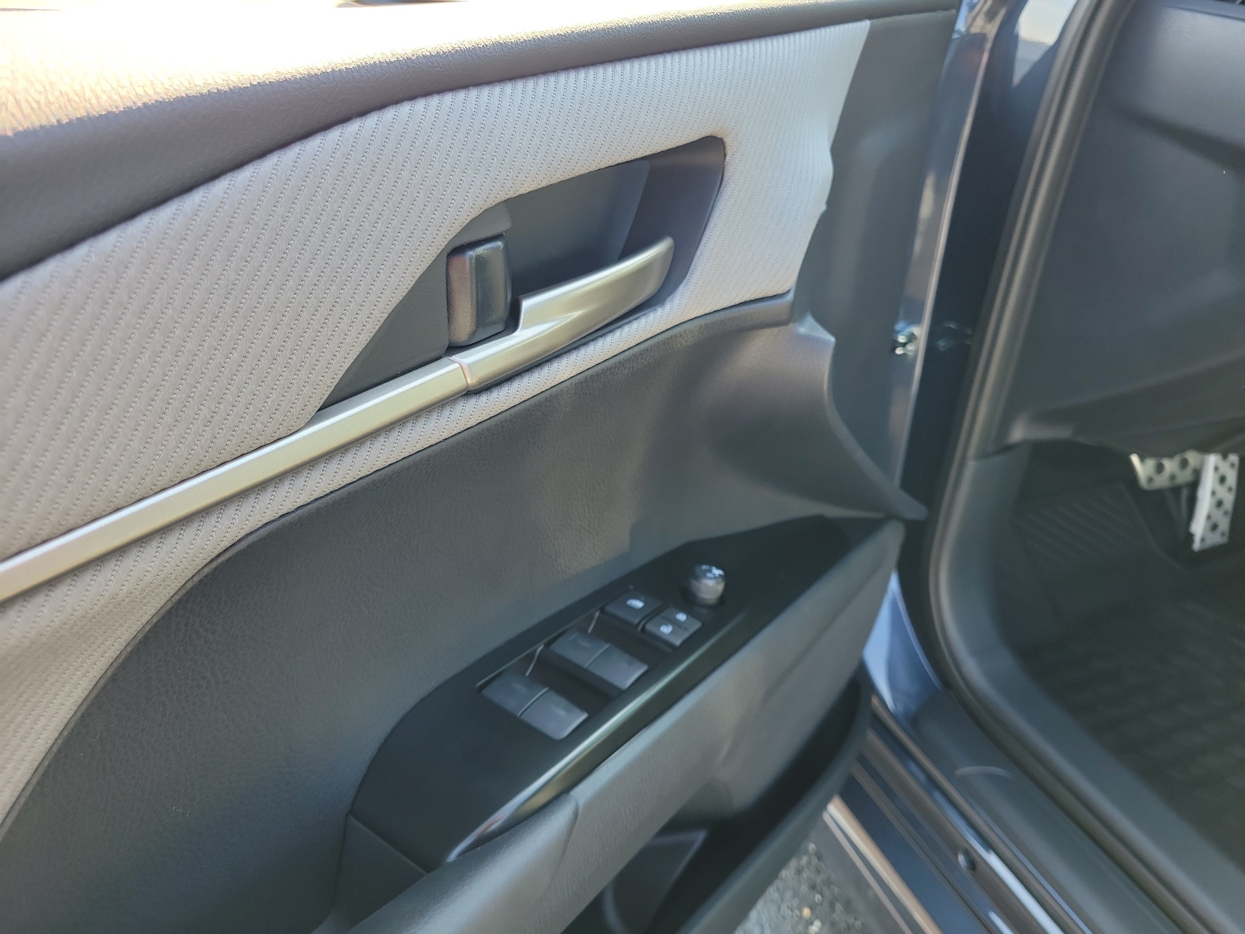 New 2026 Toyota Camry SE FWD image 18