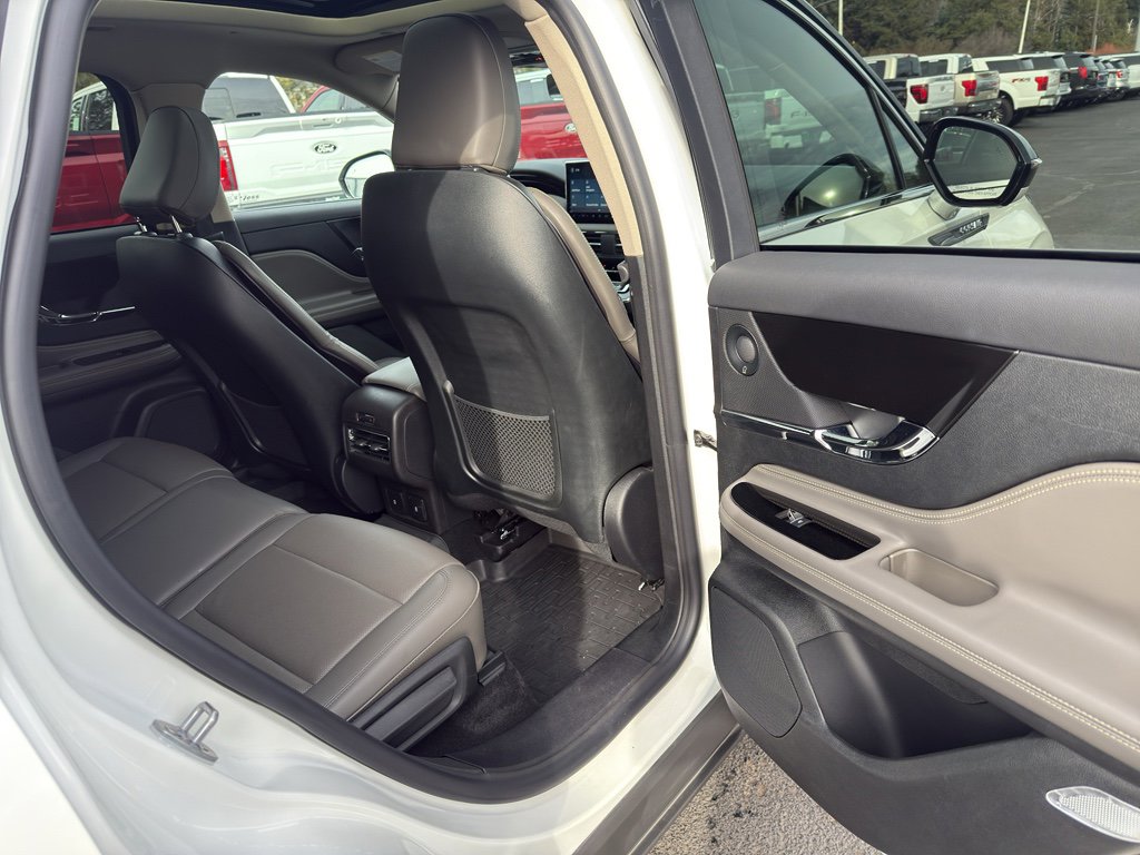 Used 2025 Lincoln Corsair Reserve w/ Equipment Group 202A image 11