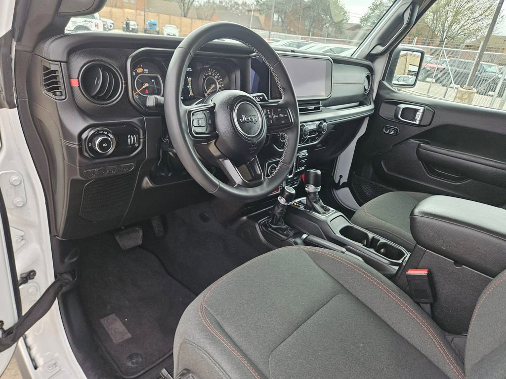 Used 2025 Jeep Wrangler Unlimited Rubicon image 10