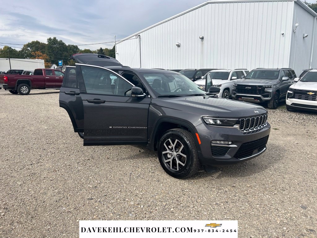 Used 2024 Jeep Grand Cherokee Limited w/ Trailer Tow Package AWD/4WD image 16