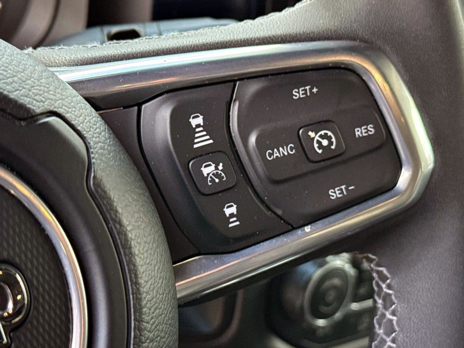 Used 2025 Jeep Wrangler Unlimited Sahara image 18