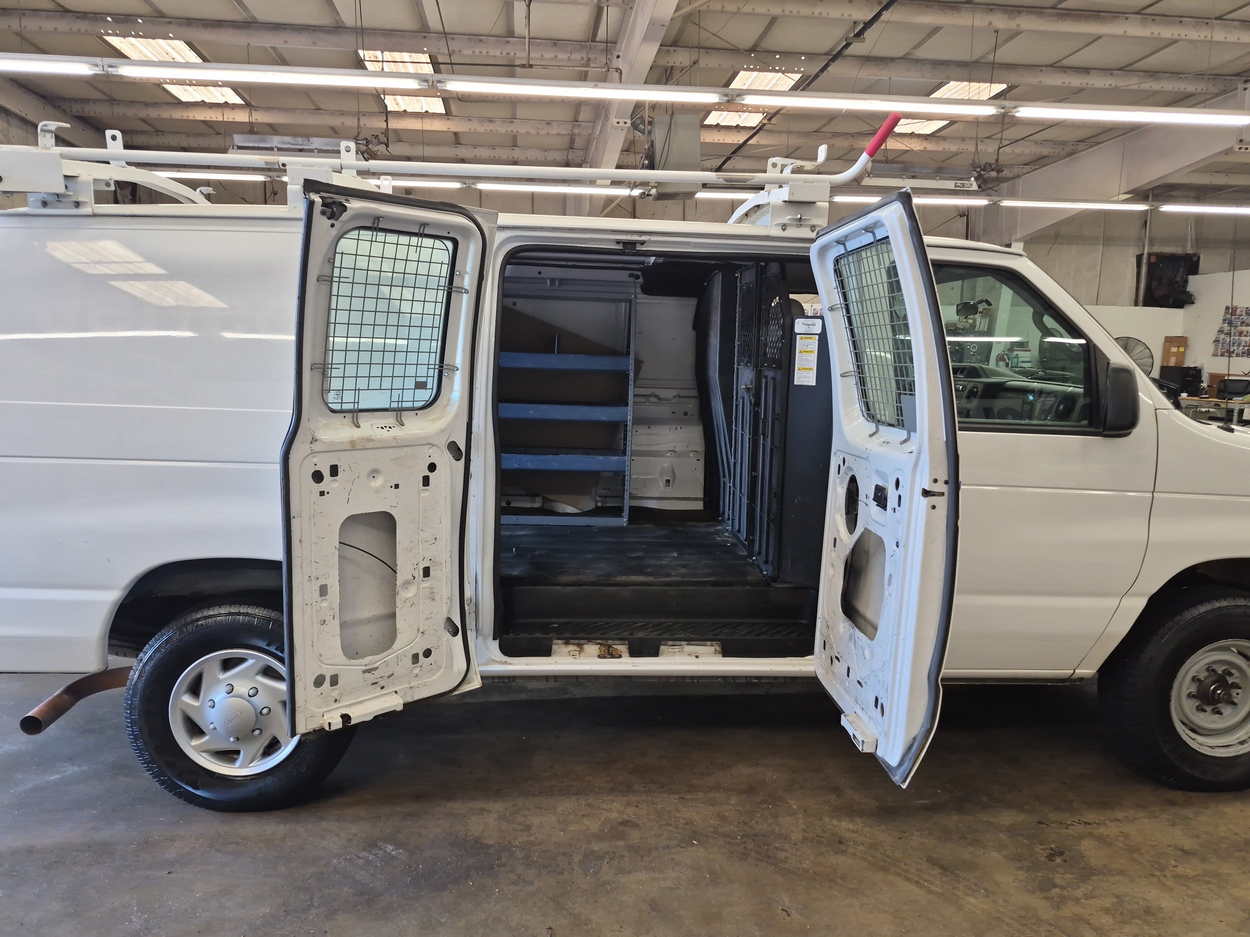 Used 2014 Ford E-250 and Econoline 250 RWD image 15