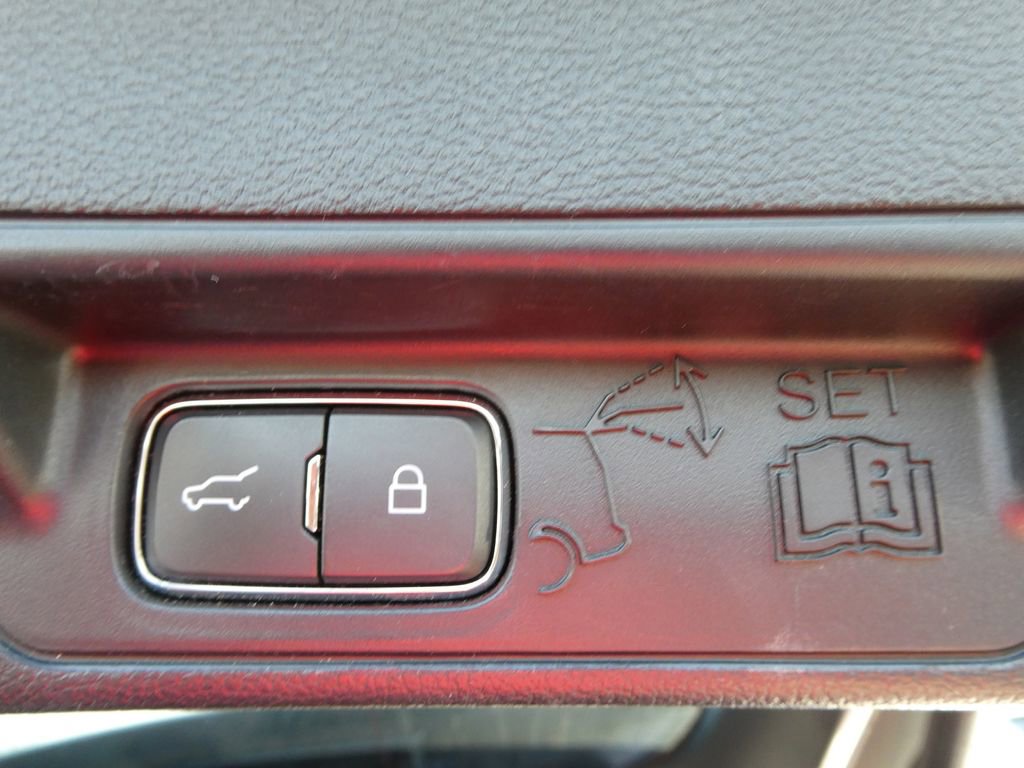 Used 2020 Ford Explorer Limited image 17