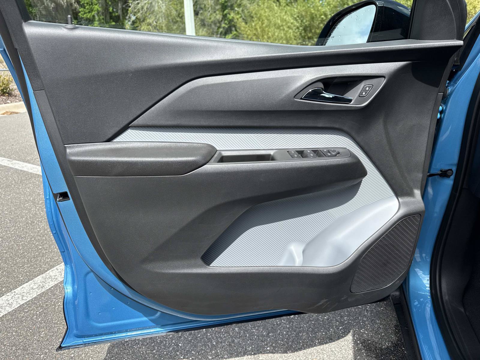 New 2027 Chevrolet Bolt LT w/ Comfort Package FWD image 17