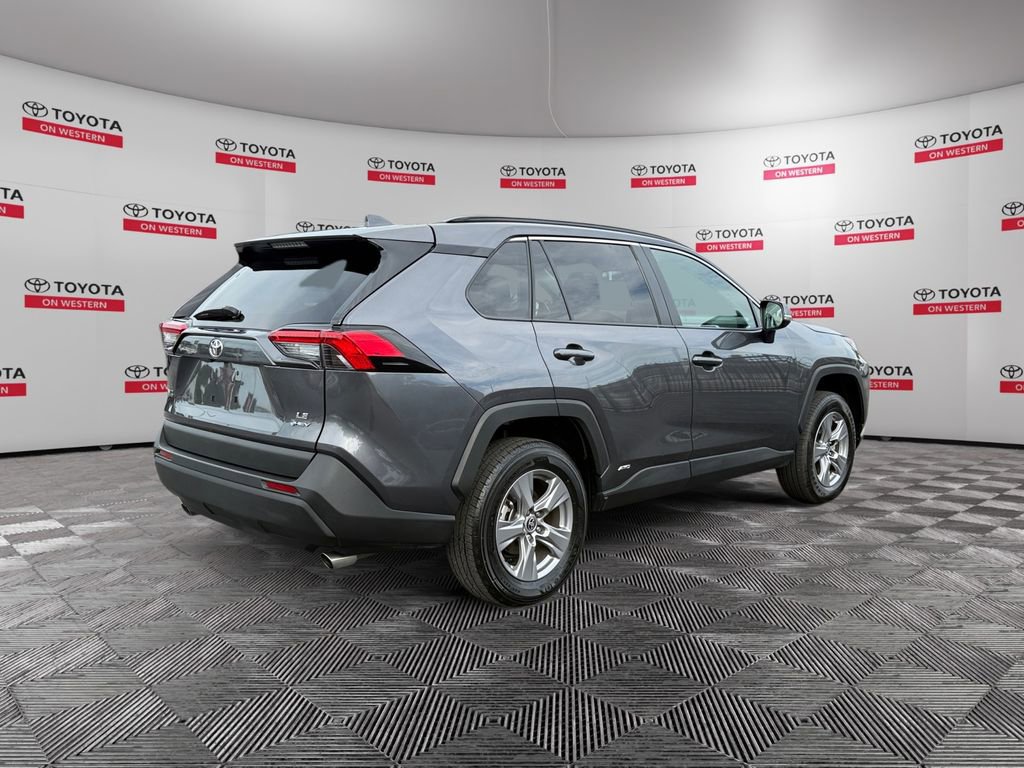 Used 2025 Toyota RAV4 LE AWD/4WD image 5