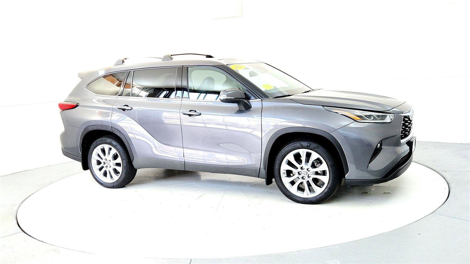 Used 2023 Toyota Highlander Limited image 7