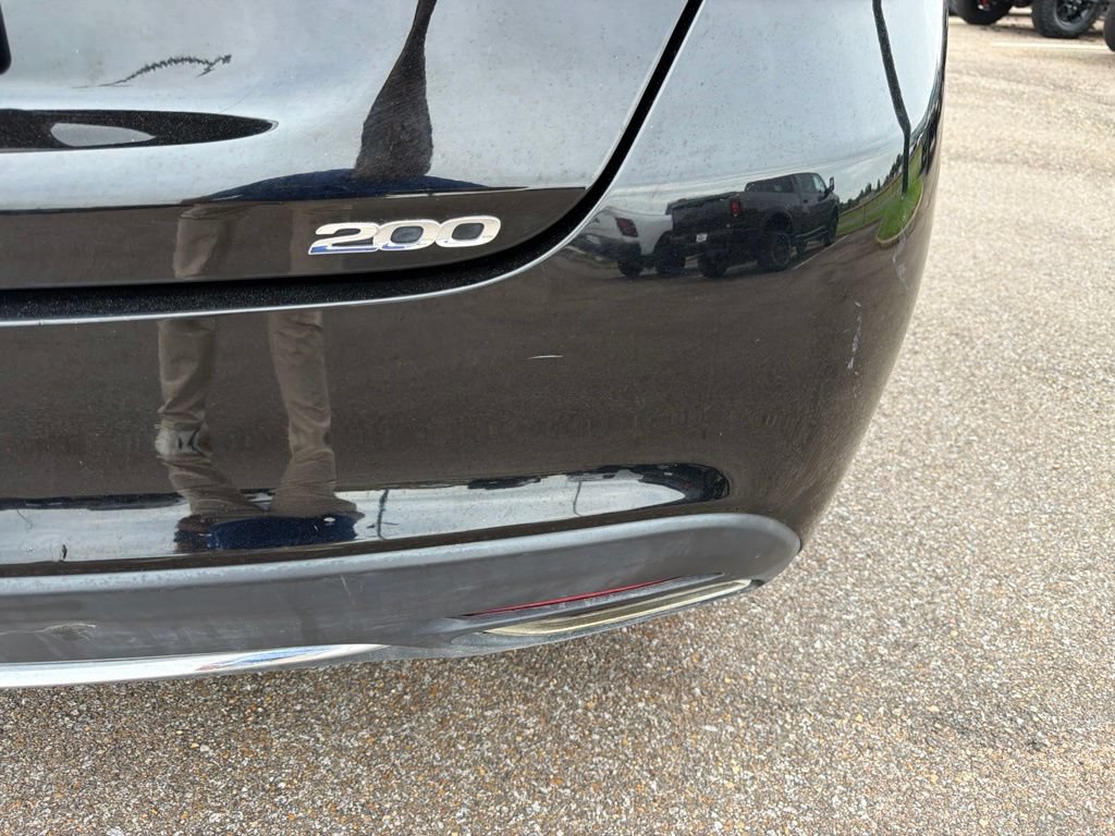 Used 2016 Chrysler 200 Limited w/ Anniversary Edition FWD image 5