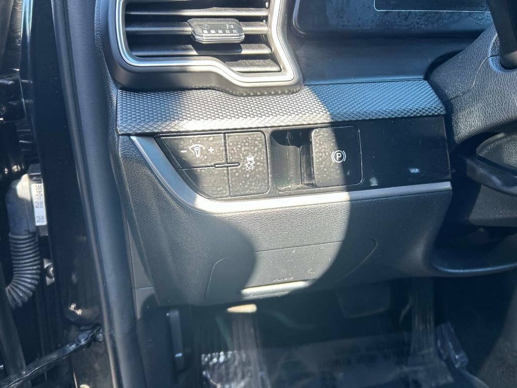 Used 2024 Kia Sportage LX image 18