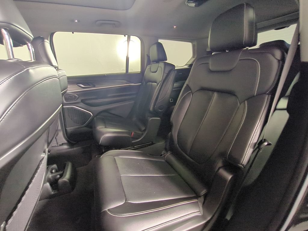 Used 2022 Jeep Grand Cherokee L Limited w/ Luxury Tech Group II AWD/4WD image 17