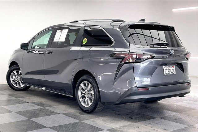 Used 2025 Toyota Sienna XLE image 10