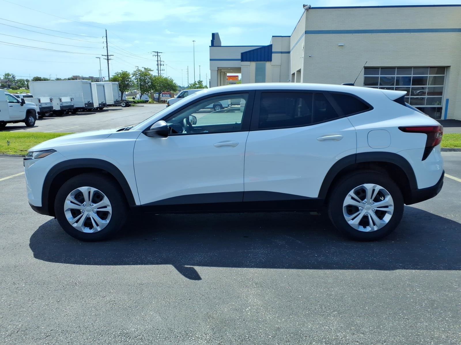 Used 2024 Chevrolet Trax LS FWD image 4