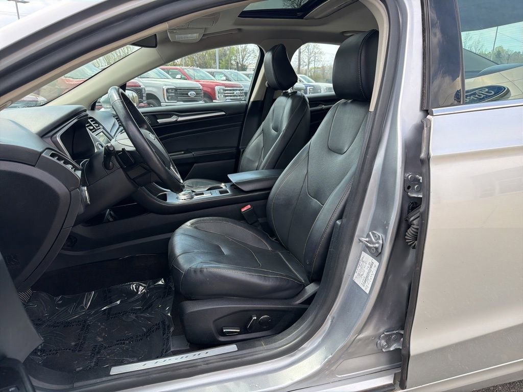 Used 2020 Ford Fusion Titanium image 9
