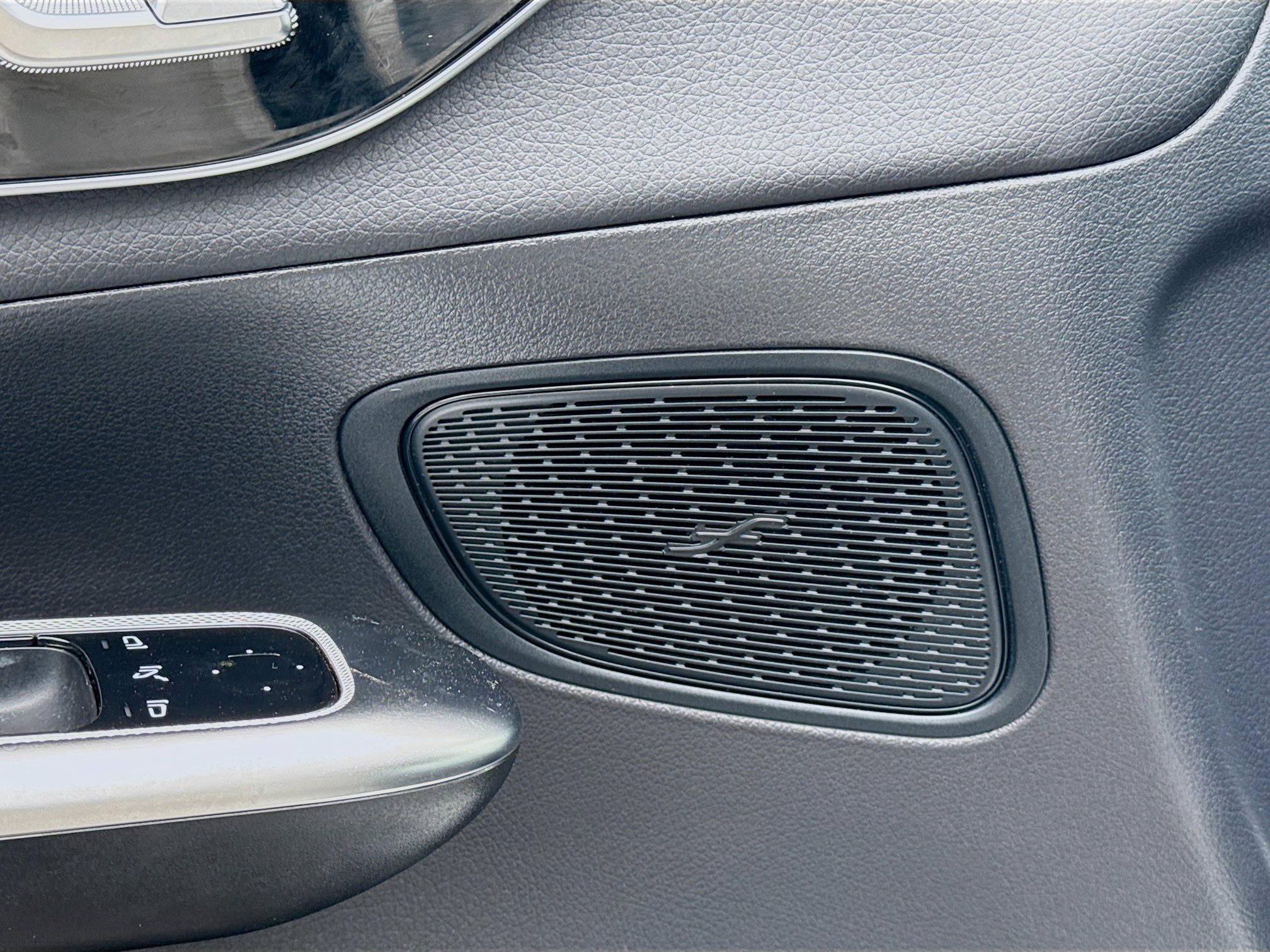 Used 2024 Mercedes-Benz GLC 300 4MATIC image 23