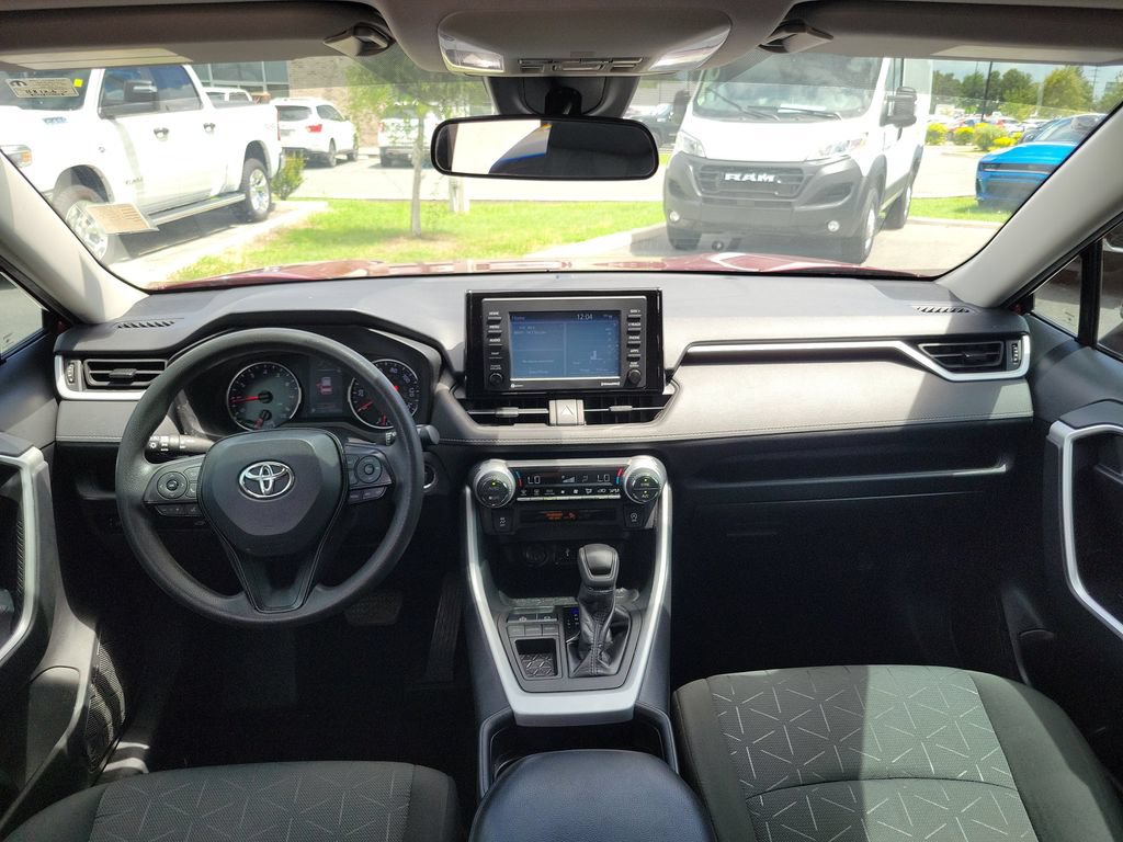 Used 2021 Toyota RAV4 XLE w/ Convenience Package FWD image 13