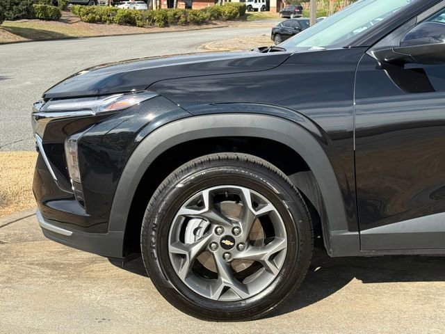 Used 2025 Chevrolet Trax LT FWD image 12