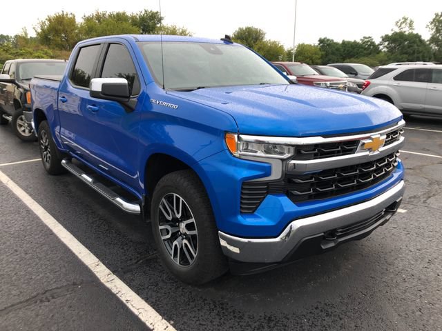 Used 2025 Chevrolet Silverado 1500 LT AWD/4WD image 3