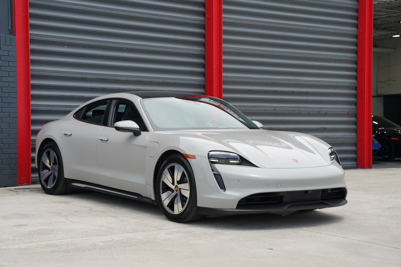 Used 2023 Porsche Taycan RWD image 4