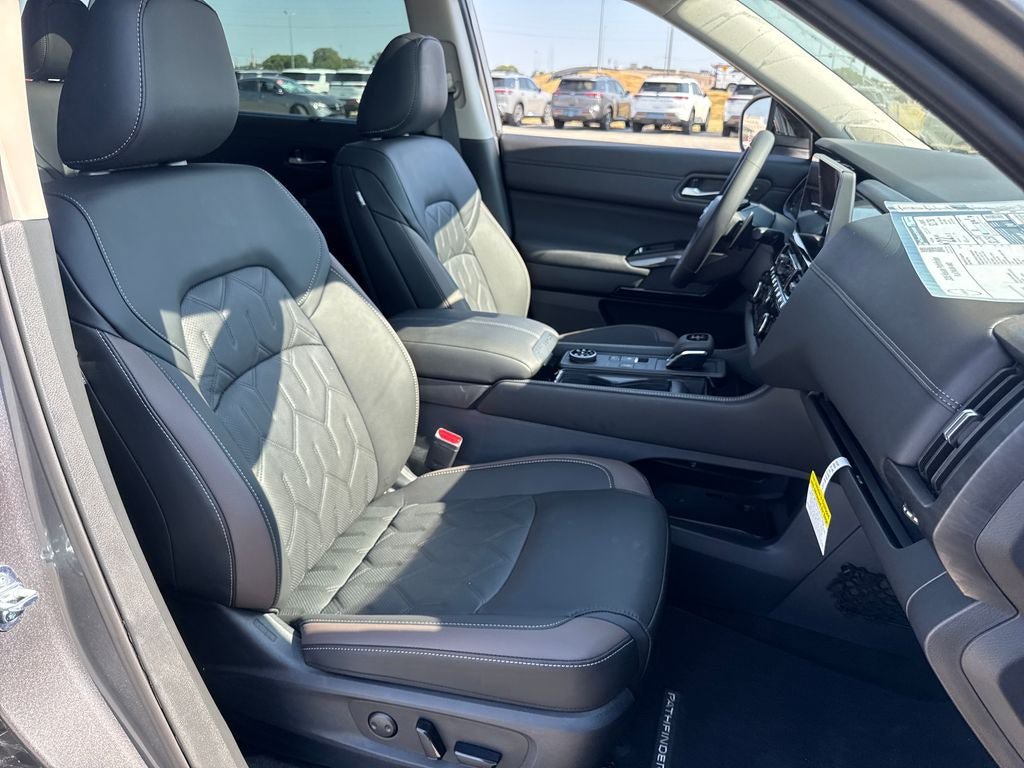 New 2026 Nissan Pathfinder Platinum AWD/4WD image 11