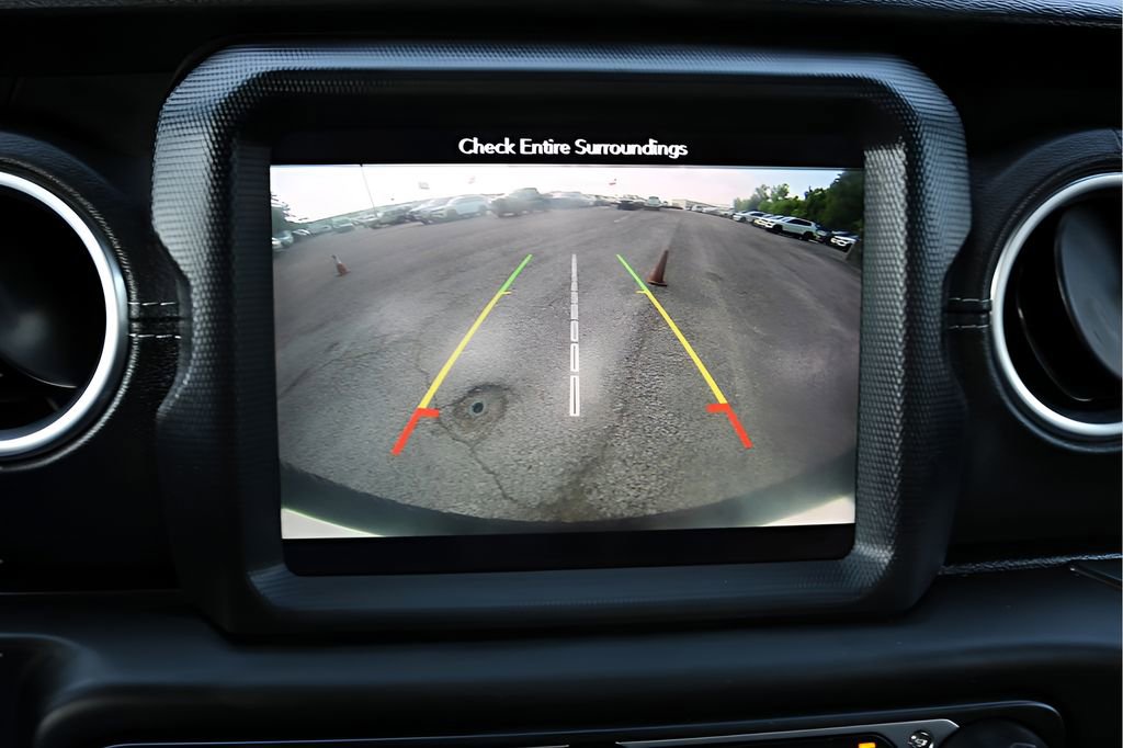 Used 2018 Jeep Wrangler Unlimited Sahara AWD/4WD image 25