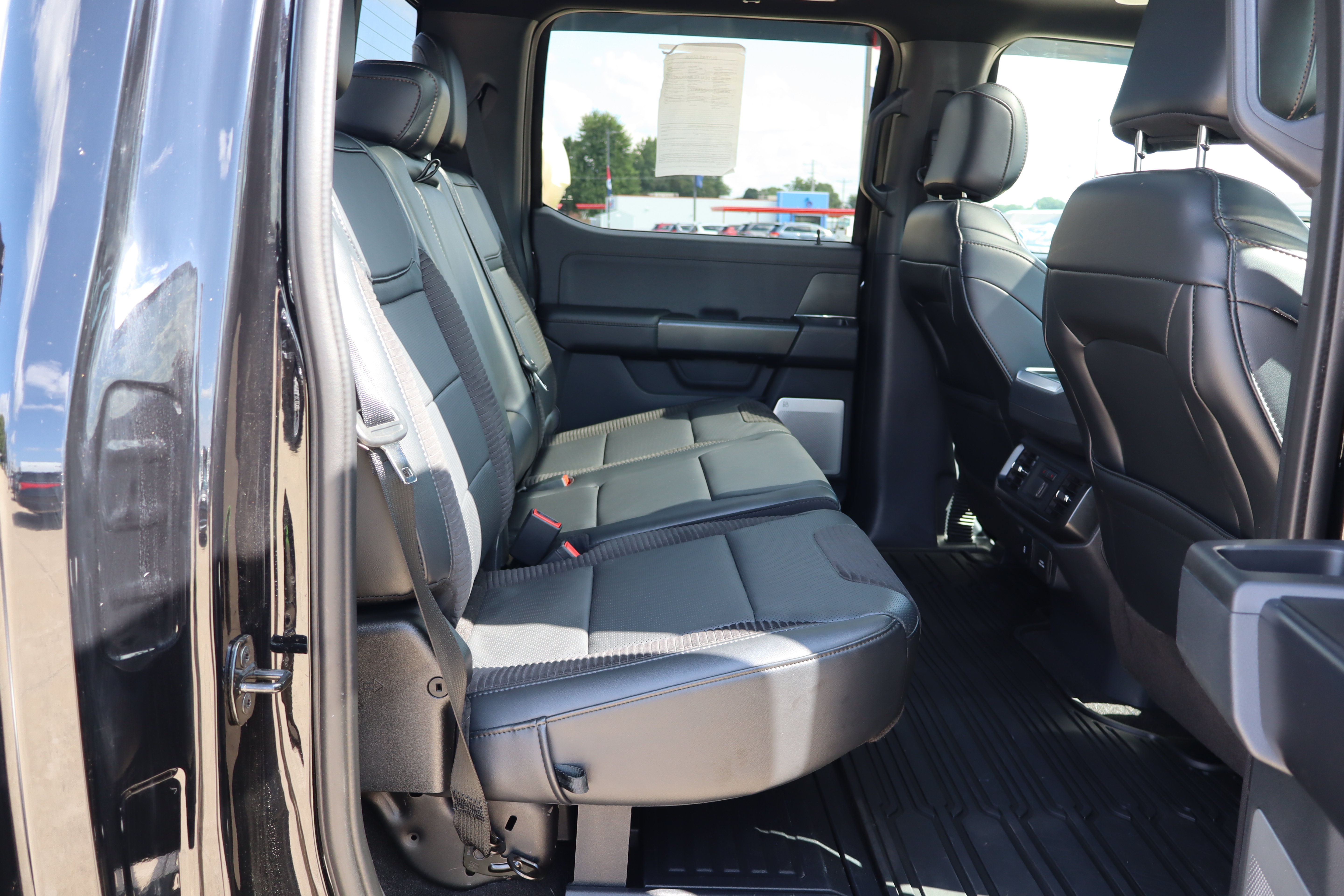 Used 2022 Ford F150 Raptor w/ Raptor 37 Performance Package AWD/4WD image 11