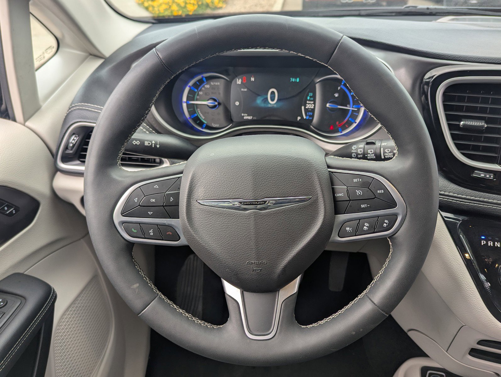 Used 2024 Chrysler Pacifica Select image 22