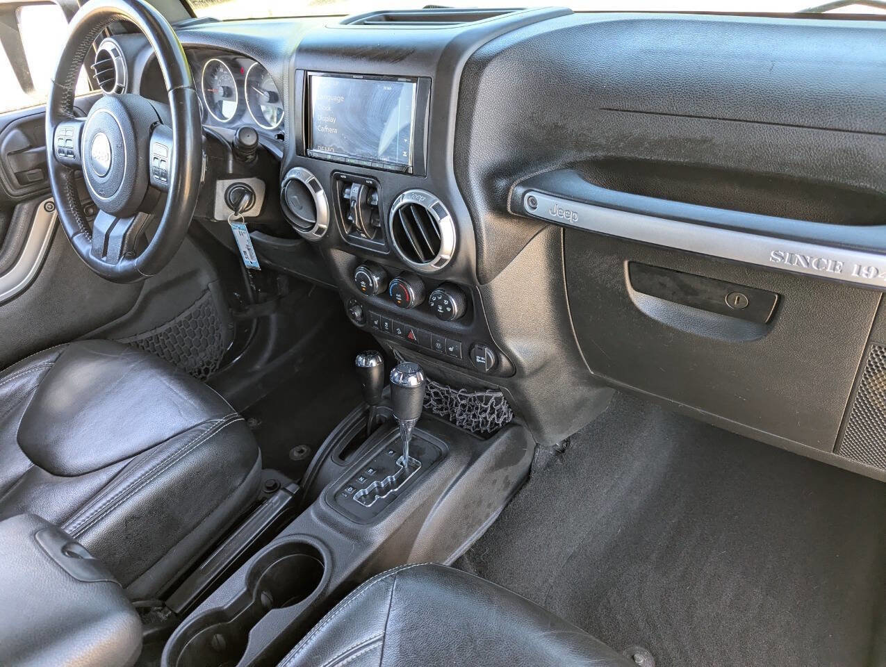 Used 2016 Jeep Wrangler Unlimited Sahara w/ Connectivity Group image 13