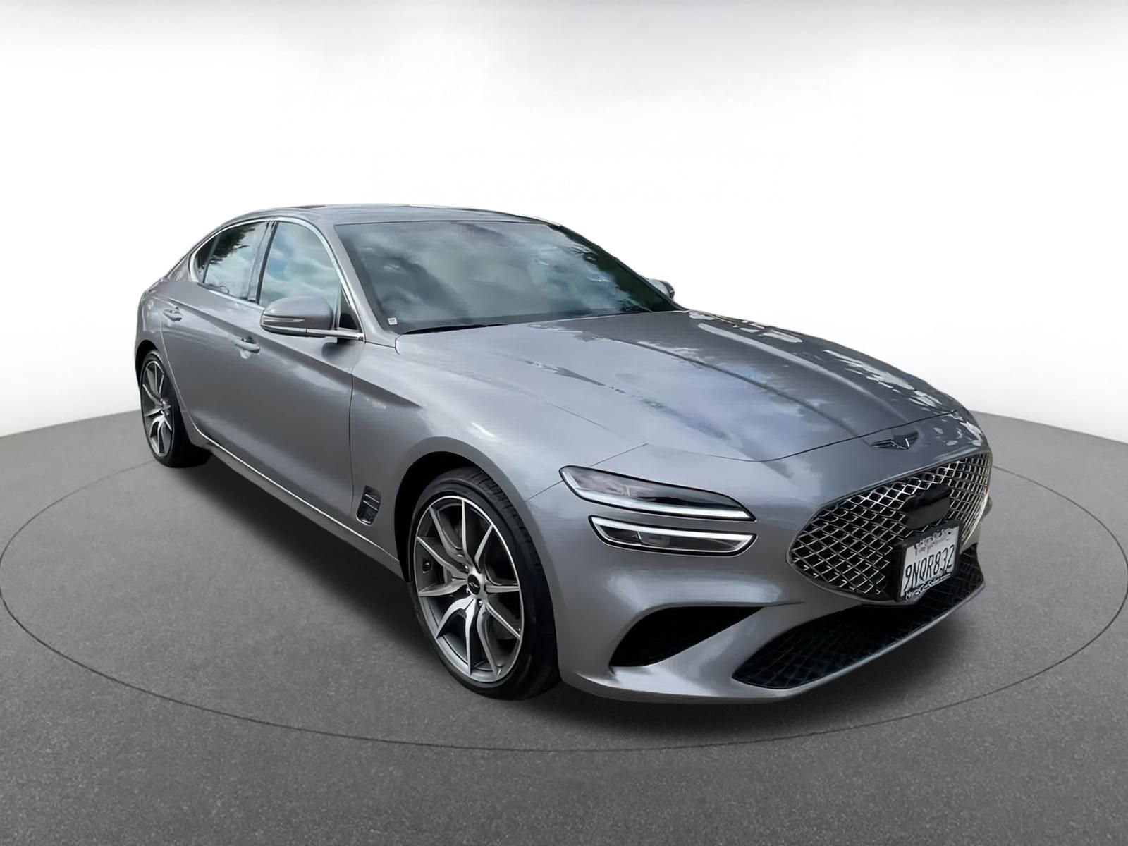 Used 2025 Genesis G70 2.5T image 3