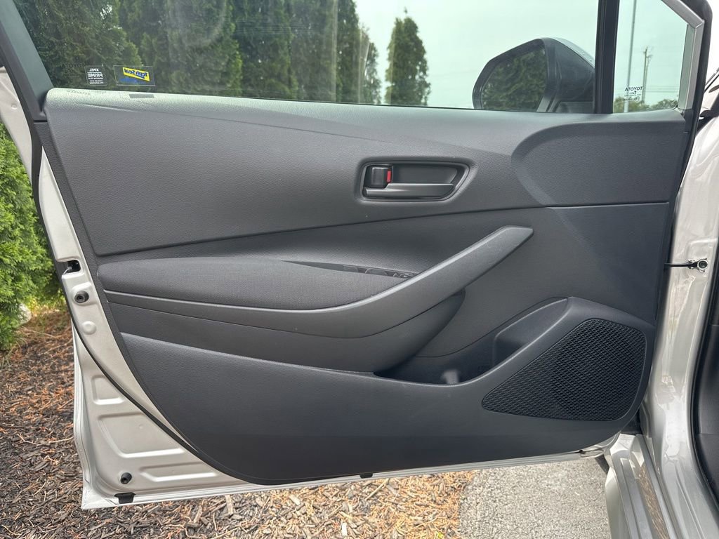 Certified 2025 Toyota Corolla LE FWD image 8
