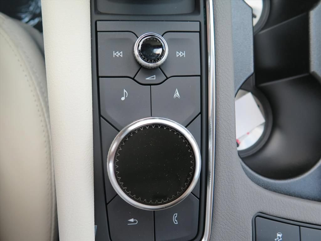 New 2026 Cadillac XT5 Premium Luxury w/ Driver Assist Package AWD/4WD image 16