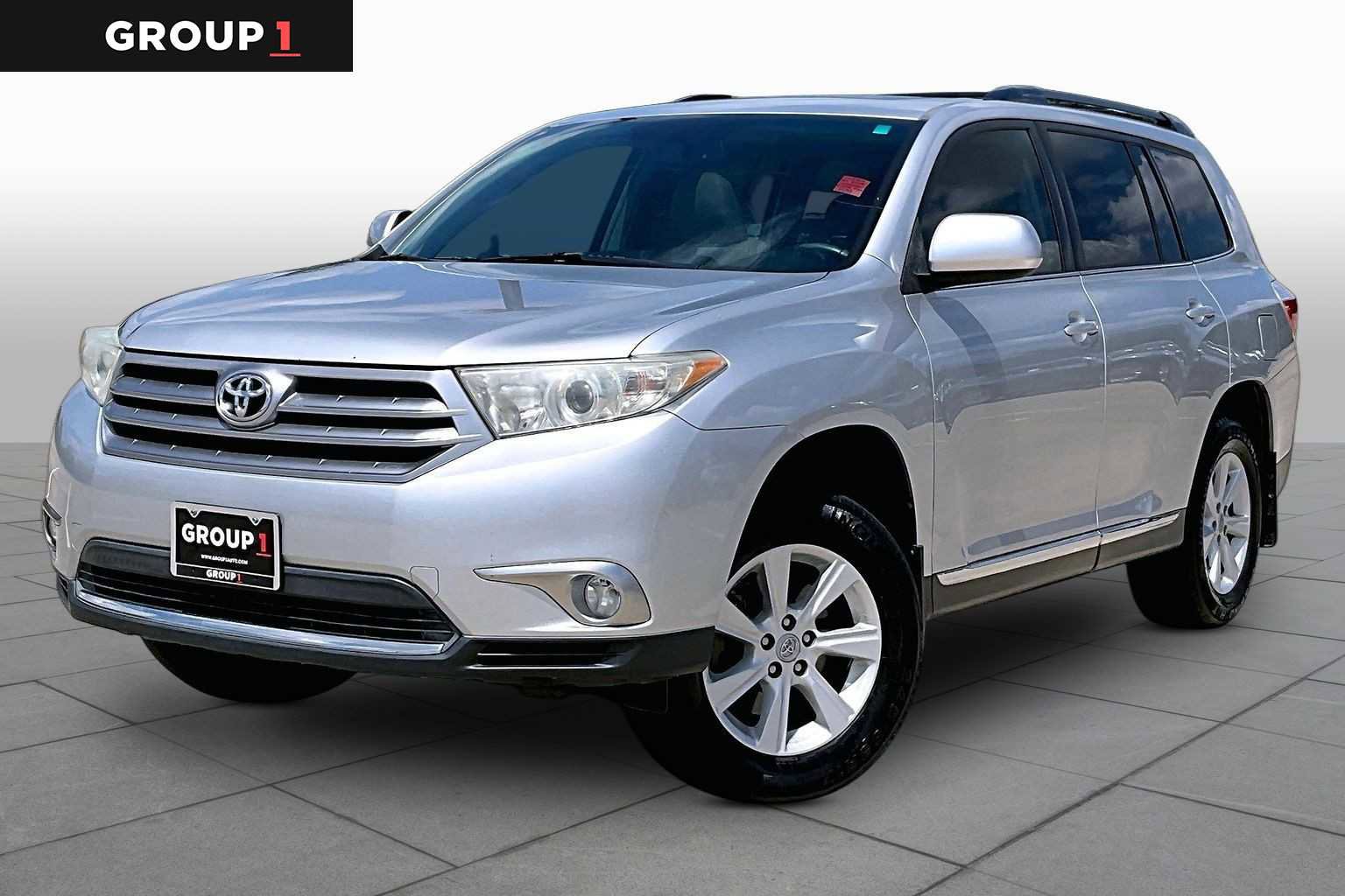 Used 2012 Toyota Highlander SE w/ Tow Pkg FWD image 1