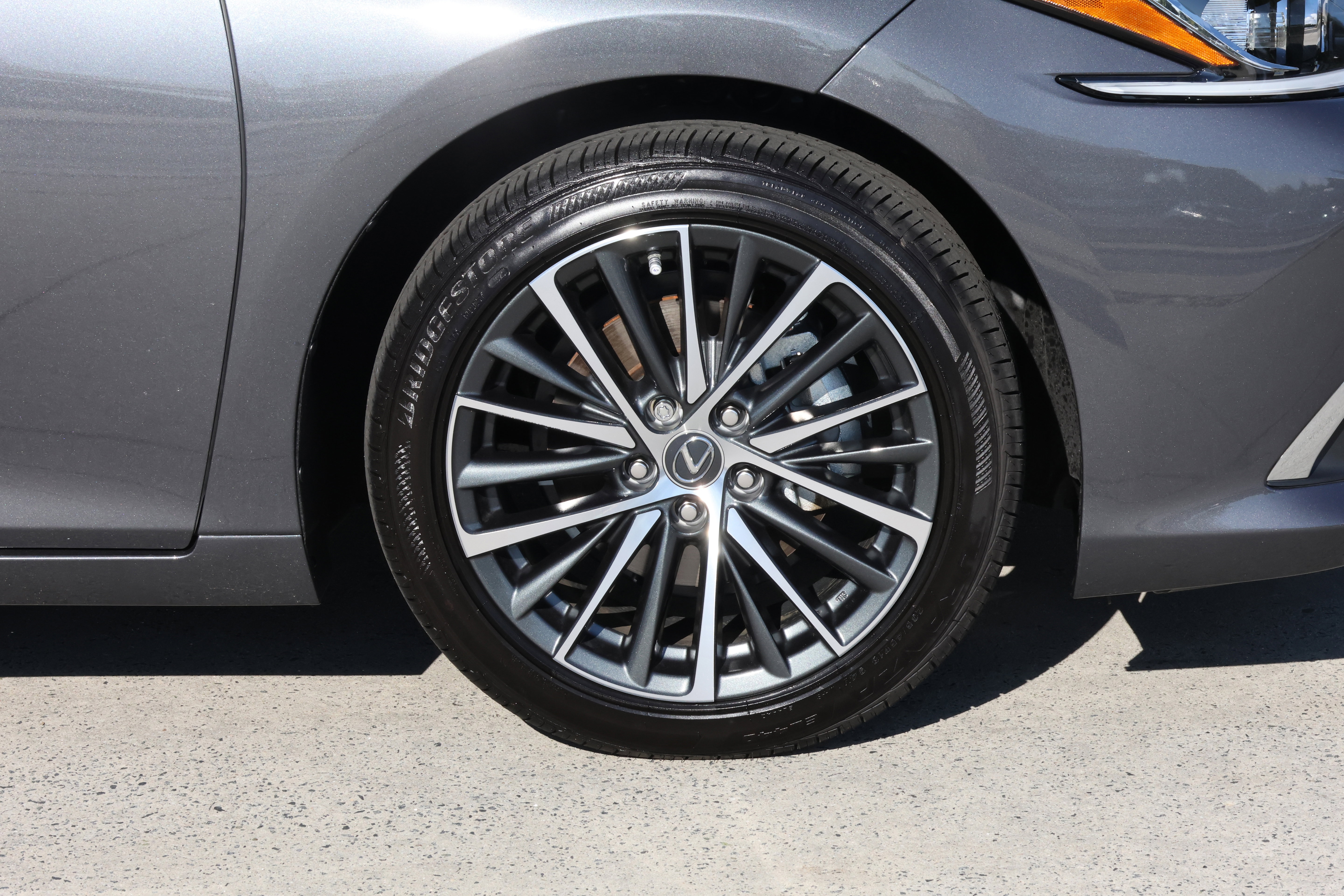 Used 2025 Lexus ES 350 w/ Premium Package image 11