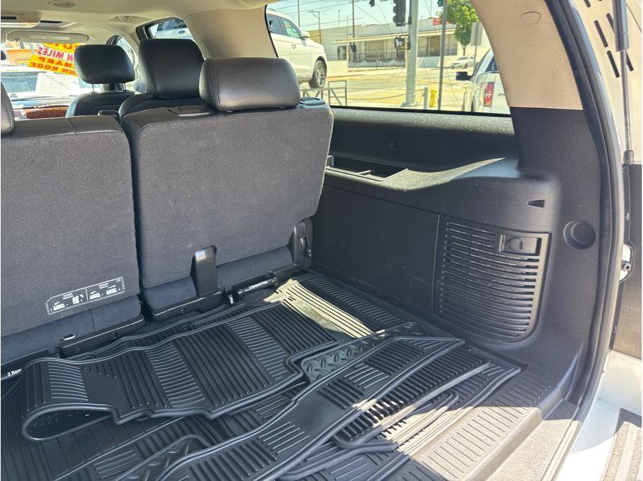 Used 2013 Chevrolet Suburban LTZ RWD image 22
