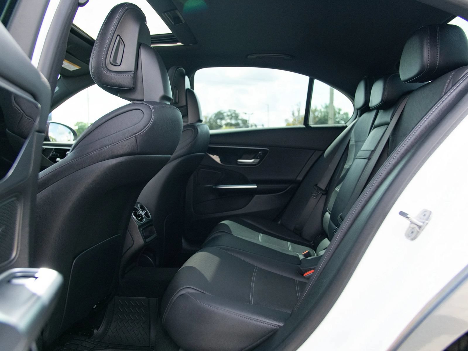 Used 2024 Mercedes-Benz C 300 Sedan image 24