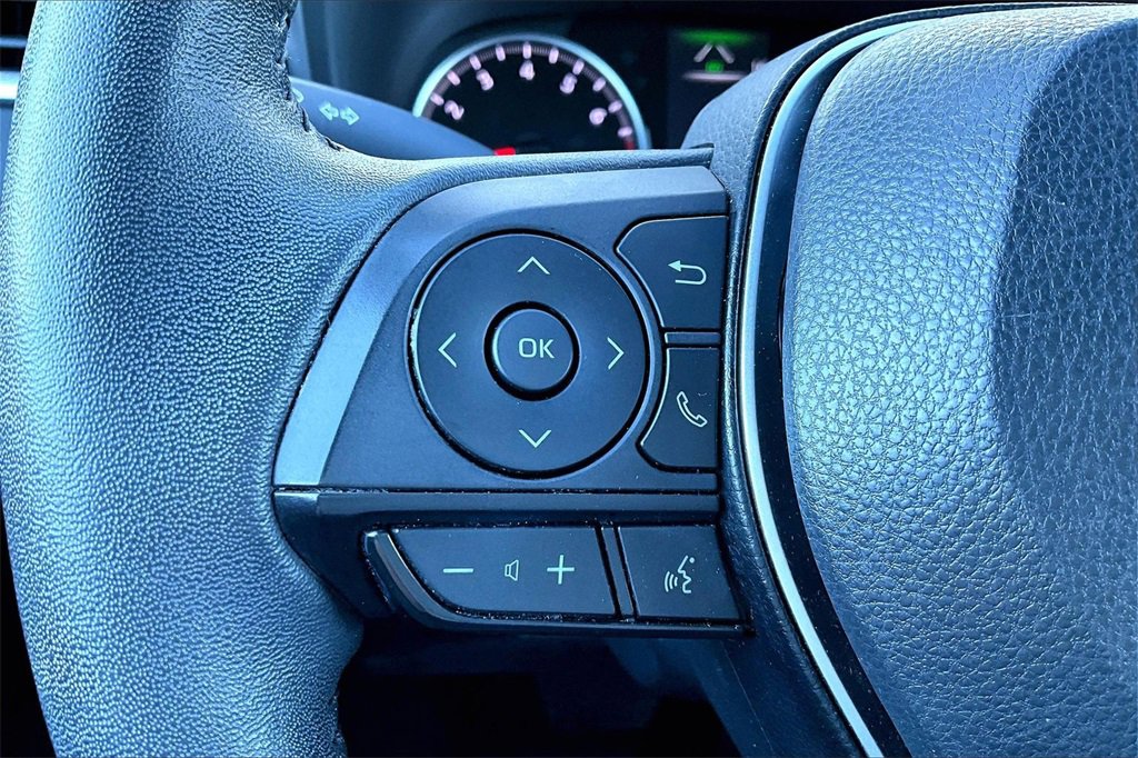 Used 2022 Toyota RAV4 XLE image 16