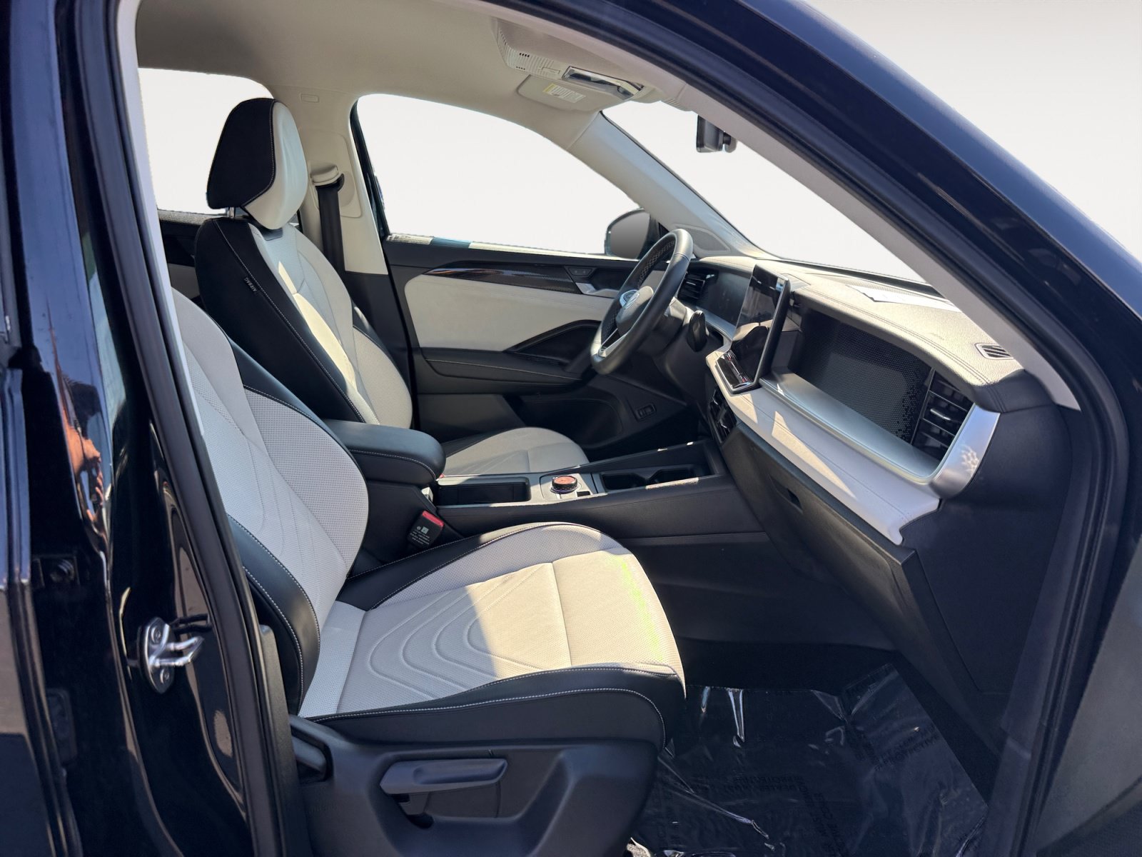 Certified 2025 Volkswagen Tiguan SE AWD/4WD image 19