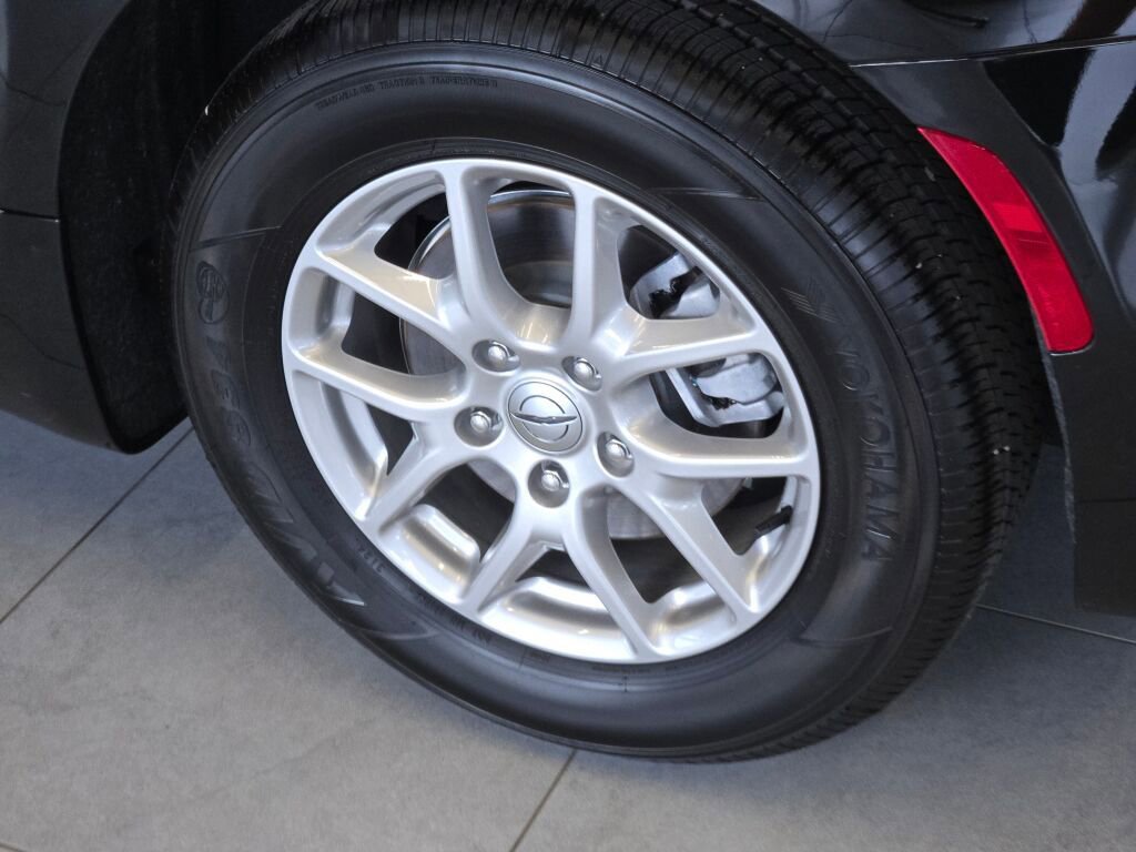 New 2025 Chrysler Pacifica Select FWD image 13