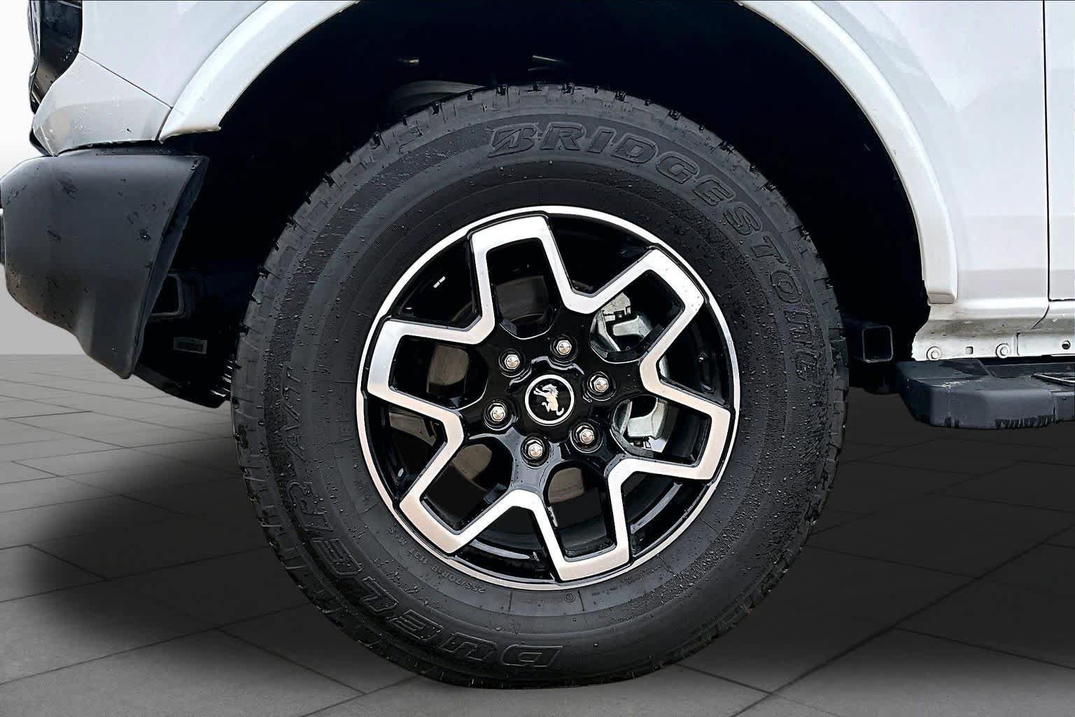 Used 2024 Ford Bronco Outer Banks AWD/4WD image 11