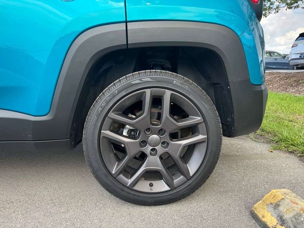 Used 2021 Jeep Renegade Latitude AWD/4WD image 6