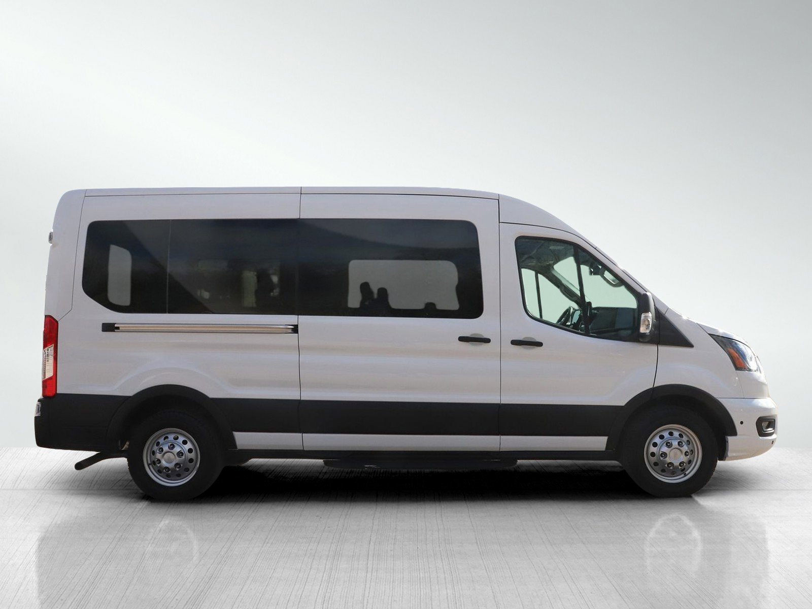 Used 2025 Ford Transit 350 XLT image 6