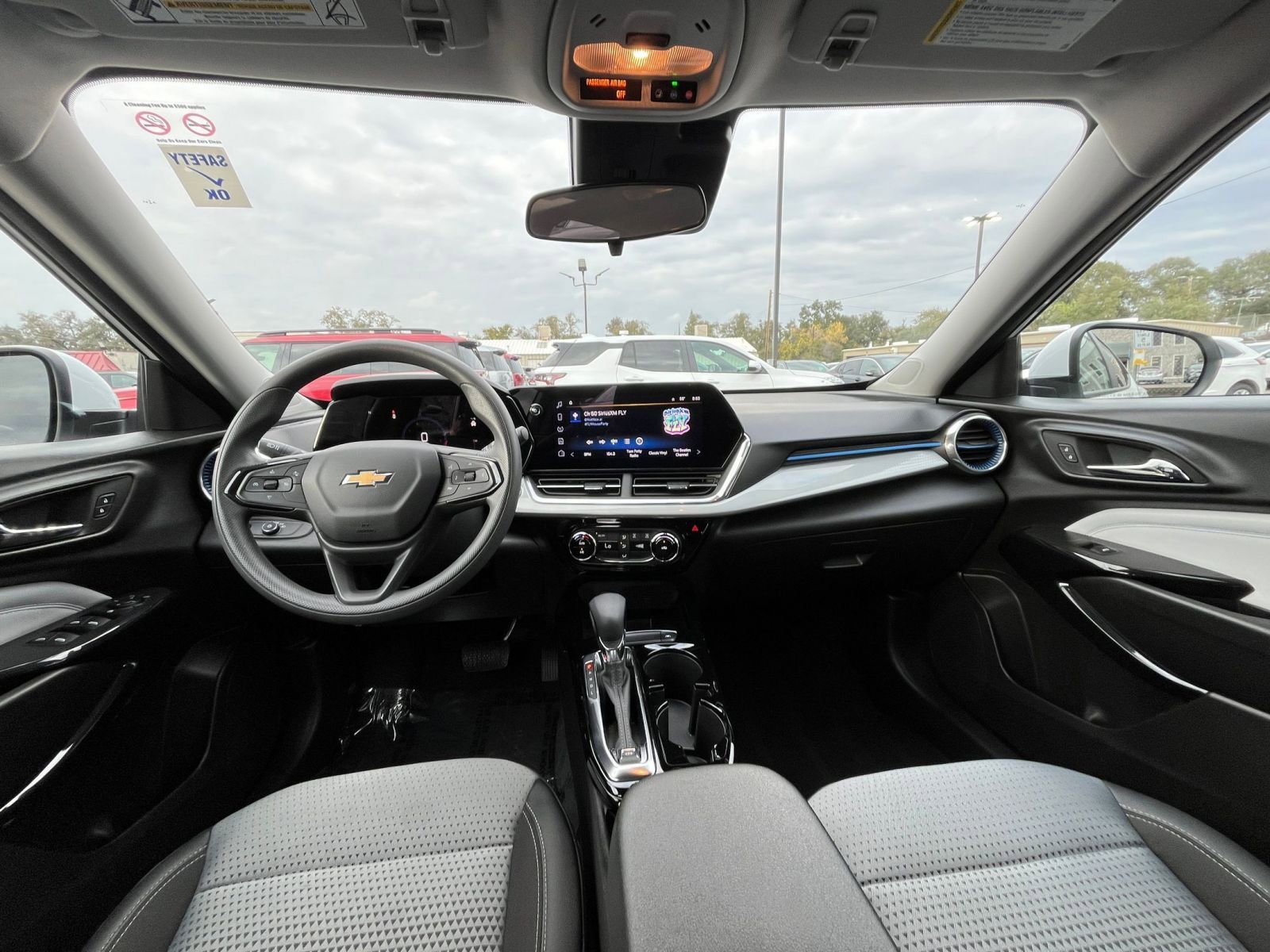 Used 2025 Chevrolet Trax LT image 31