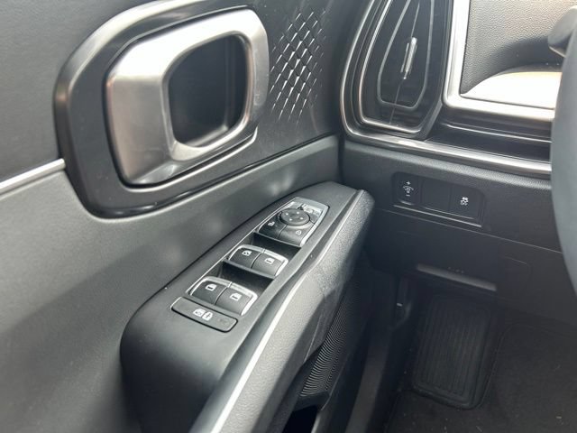 Certified 2025 Kia Sorento S w/ Panoramic Sunroof Package AWD/4WD image 35