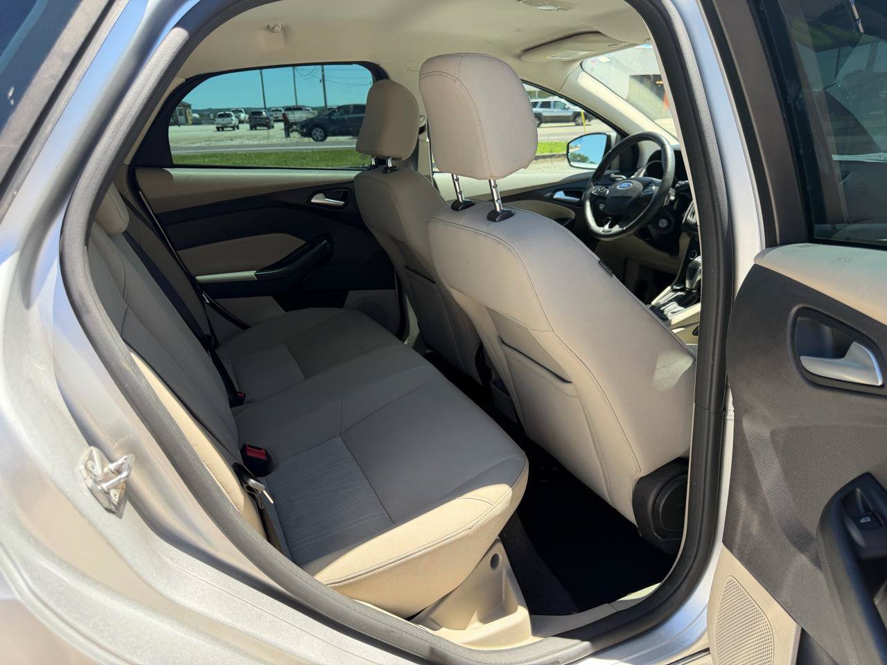 Used 2015 Ford Focus SE w/ SE Sport Package FWD image 14