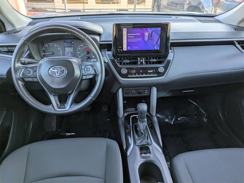 Used 2025 Toyota Corolla Cross LE image 24