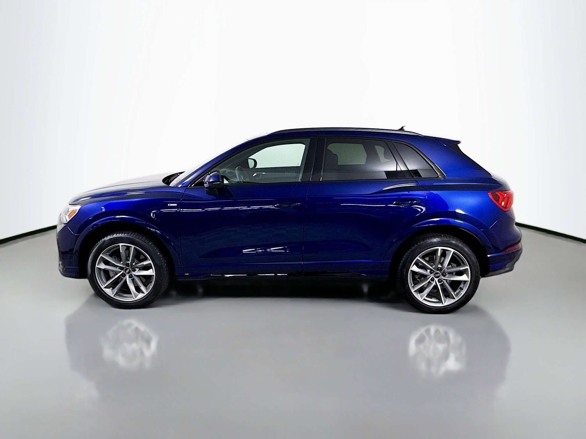 Used 2025 Audi Q3 2.0T Premium image 2