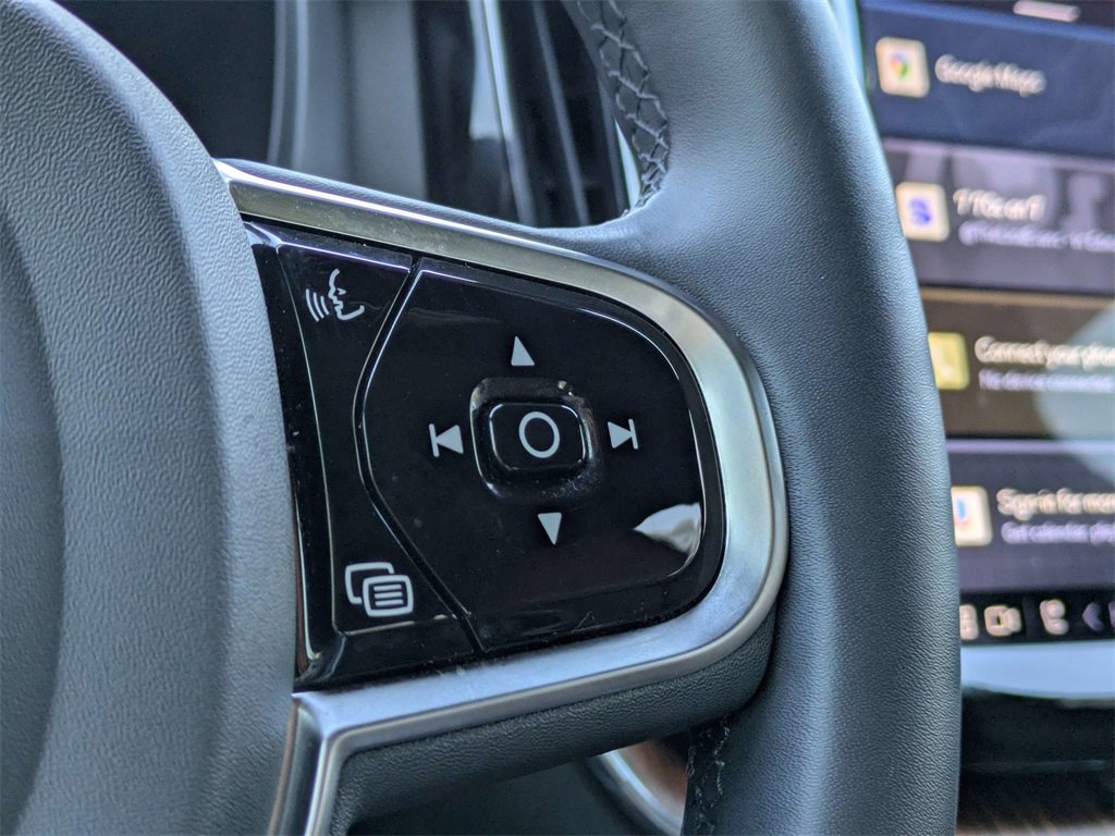 Certified 2023 Volvo XC60 B5 Ultimate w/ Protection Package Premier image 29