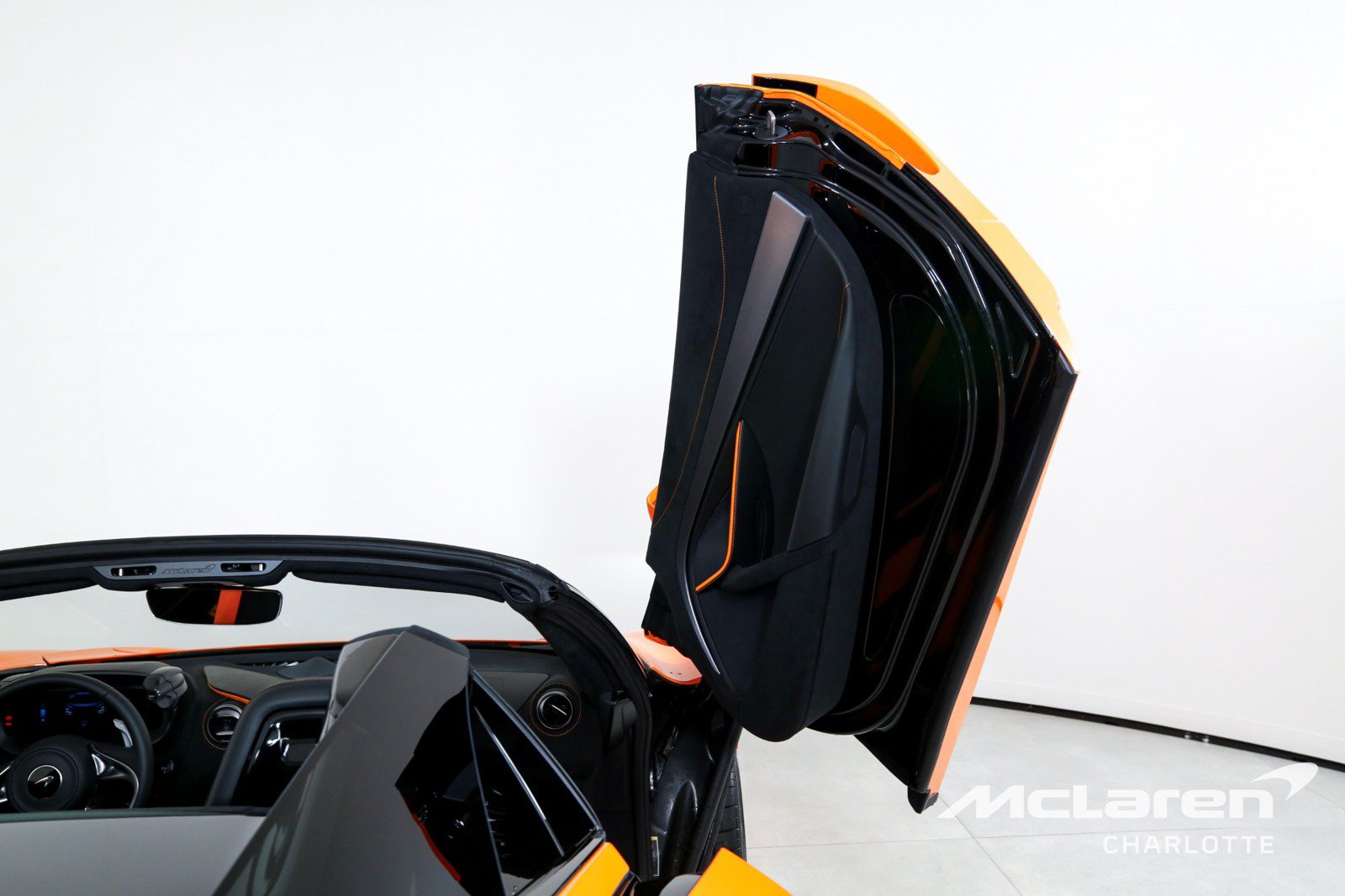 Used 2026 McLaren 750S Spider RWD image 18
