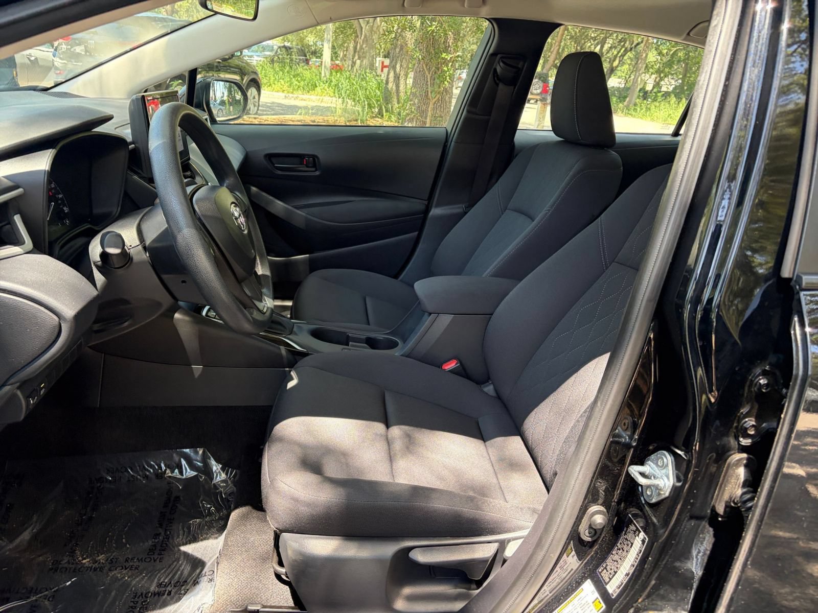 Used 2025 Toyota Corolla LE FWD image 33